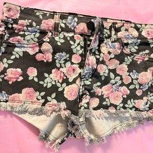 Flower denim shorts